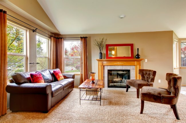 How to Stretch Carpet - Carpeted Living Room
