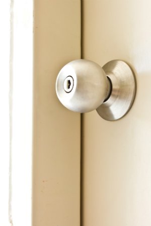 How to Remove a Doorknob