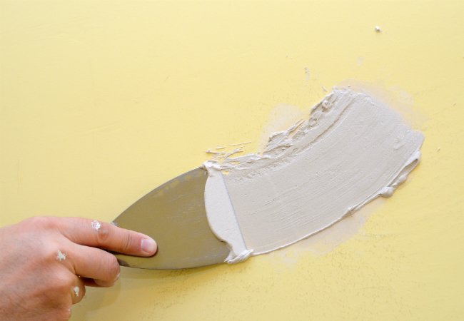 How to Spackle - Repairing Wall Holes