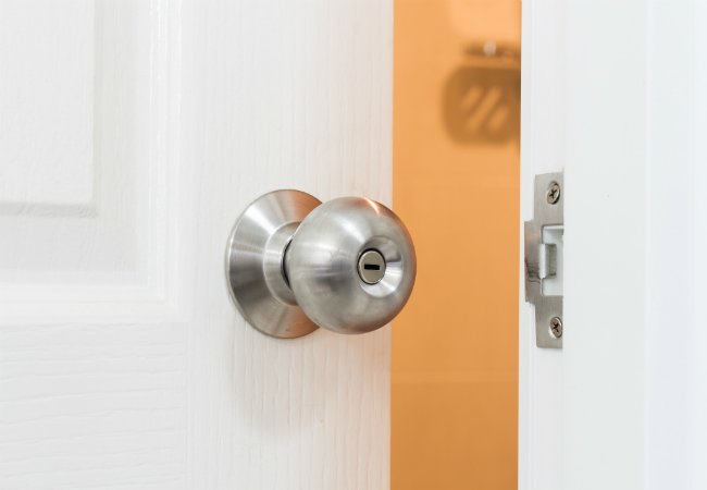 How to Remove a Doorknob - With Hidden Screws