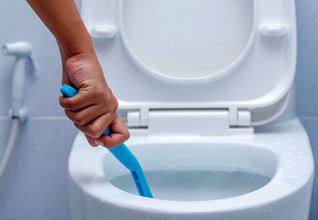 How to Make Homemade Toilet Bowl Cleaner