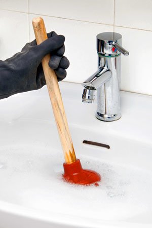 Clearing a Sink Clog - Do's and Don'ts