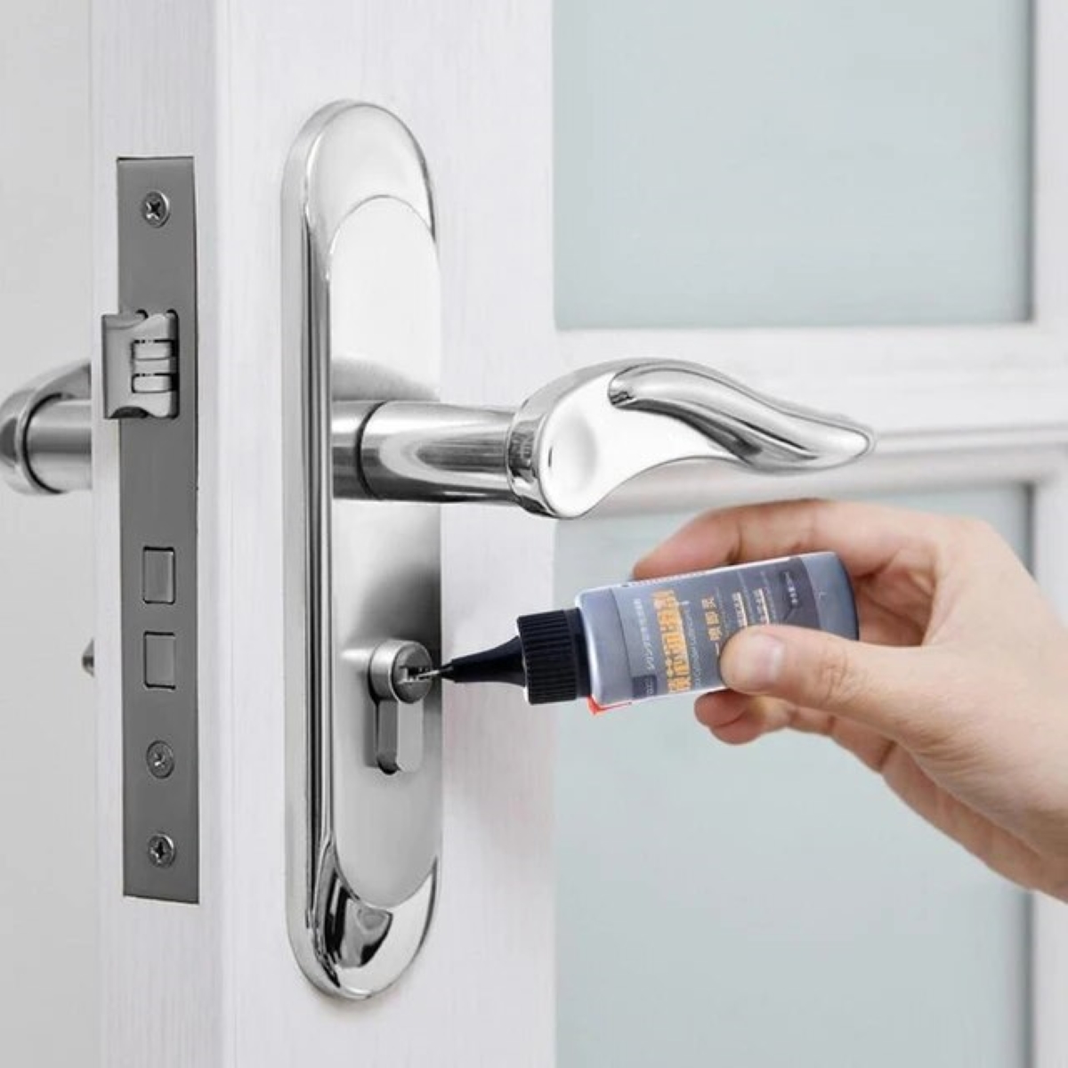 Using small lubricate to door knob.