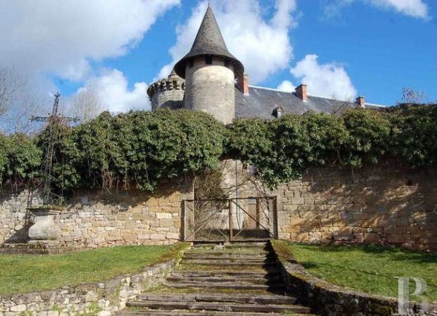 18 Castles You Can Buy (for Less Than You Think)