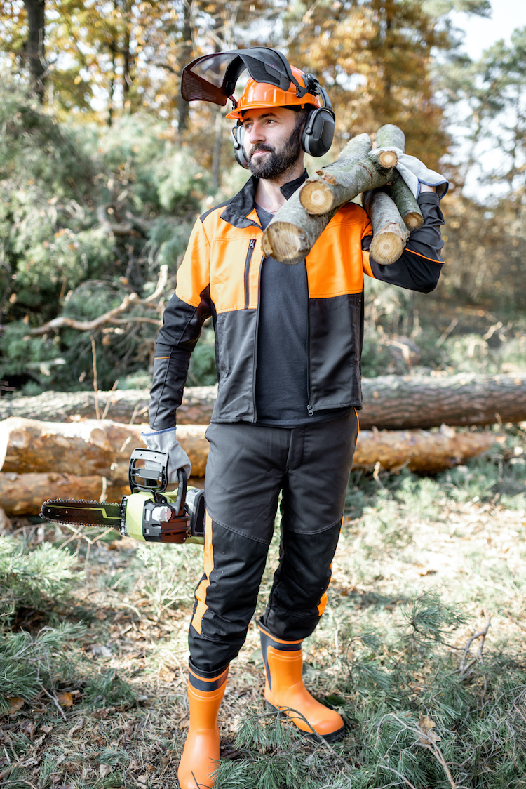 how to use a chainsaw safety gear