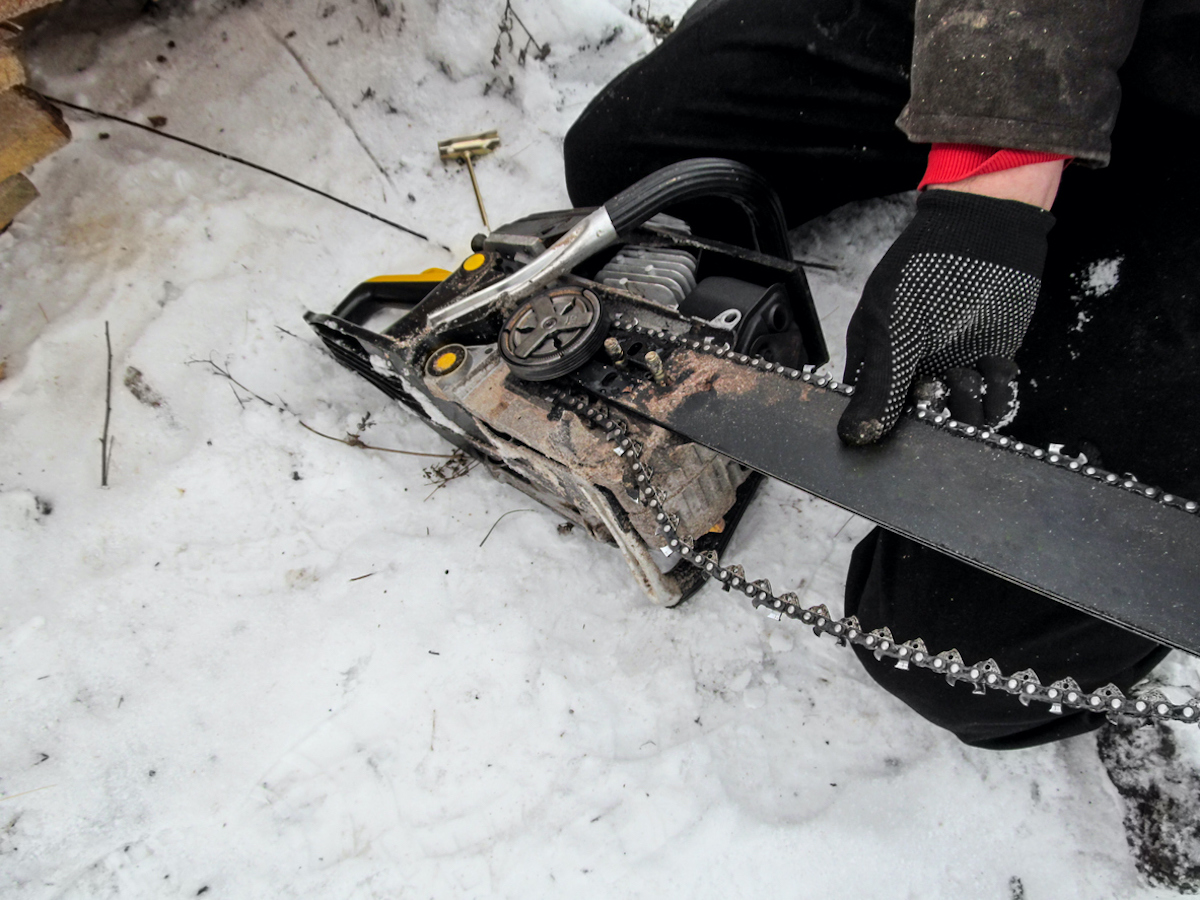 how to use a chainsaw checkin chain tension