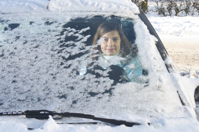This Cheap, Homemade De-icer Recipe Will Clear Your Frosty Windshield in Minutes