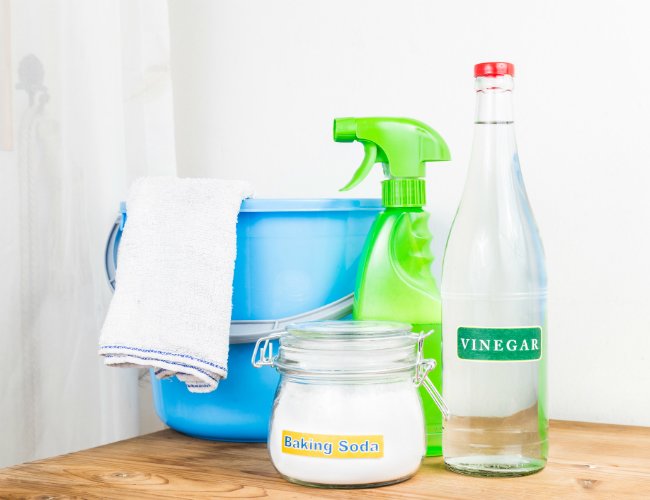 The Dos and Don'ts of Cleaning with Vinegar