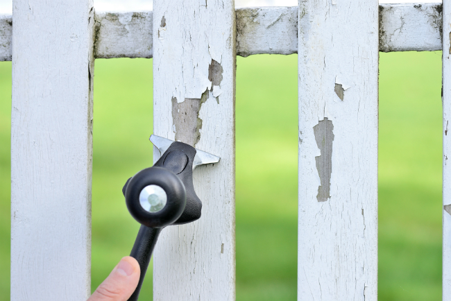 Remove Flaking Paint from Fence with Hyde's x2 Dual Carbide Scraper