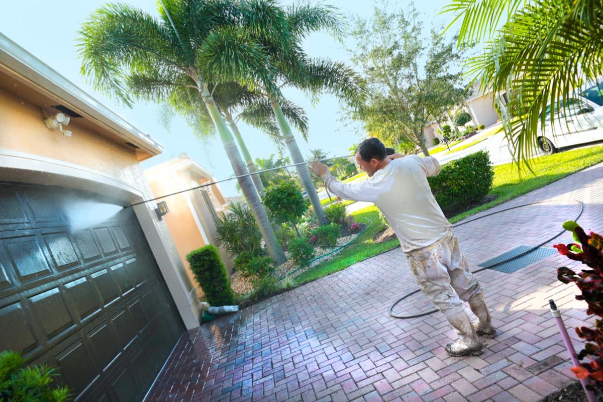 how to pressure wash a house
