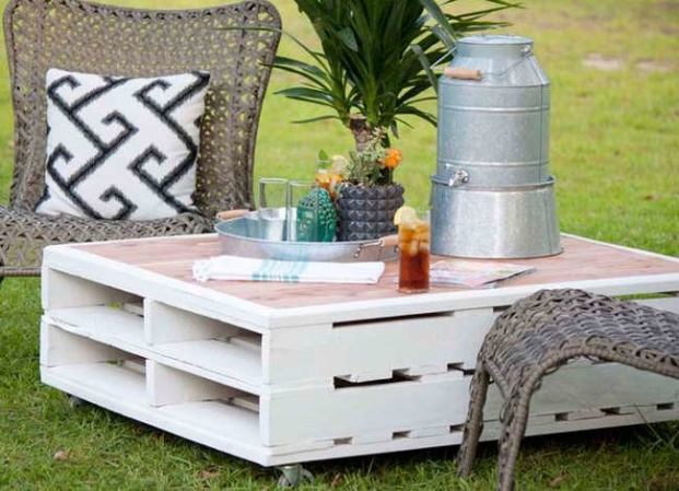 15 Doable Designs for a DIY Patio Table
