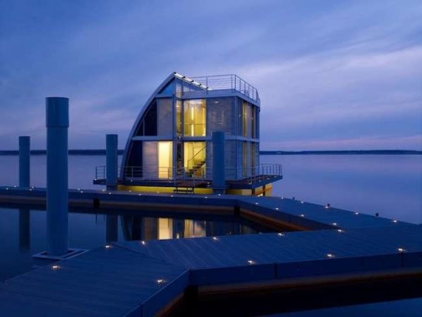 13 Amazing Floating Homes Around the World