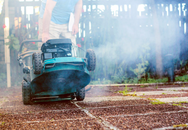 What to Do When Your Lawn Mower Starts Smoking – Solved!