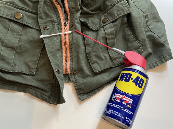 Using WD40 and a q-tip on a jacket's stuck zipper.