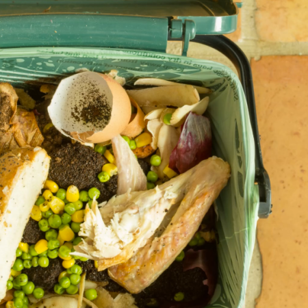 Video: 3 Quick Fixes for a Smelly Trash Can