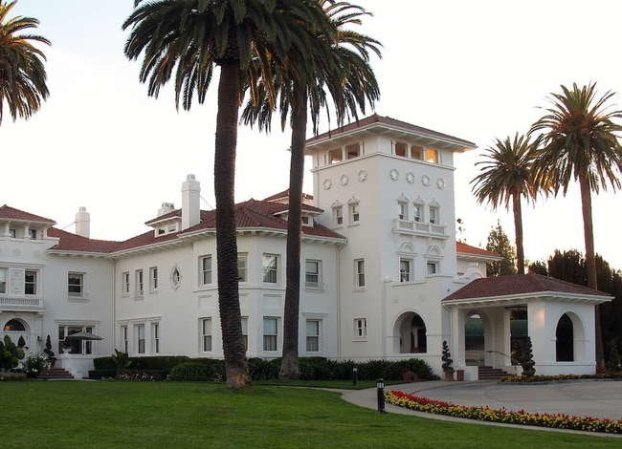 11 Incredible Mansions That No One Wants to Buy