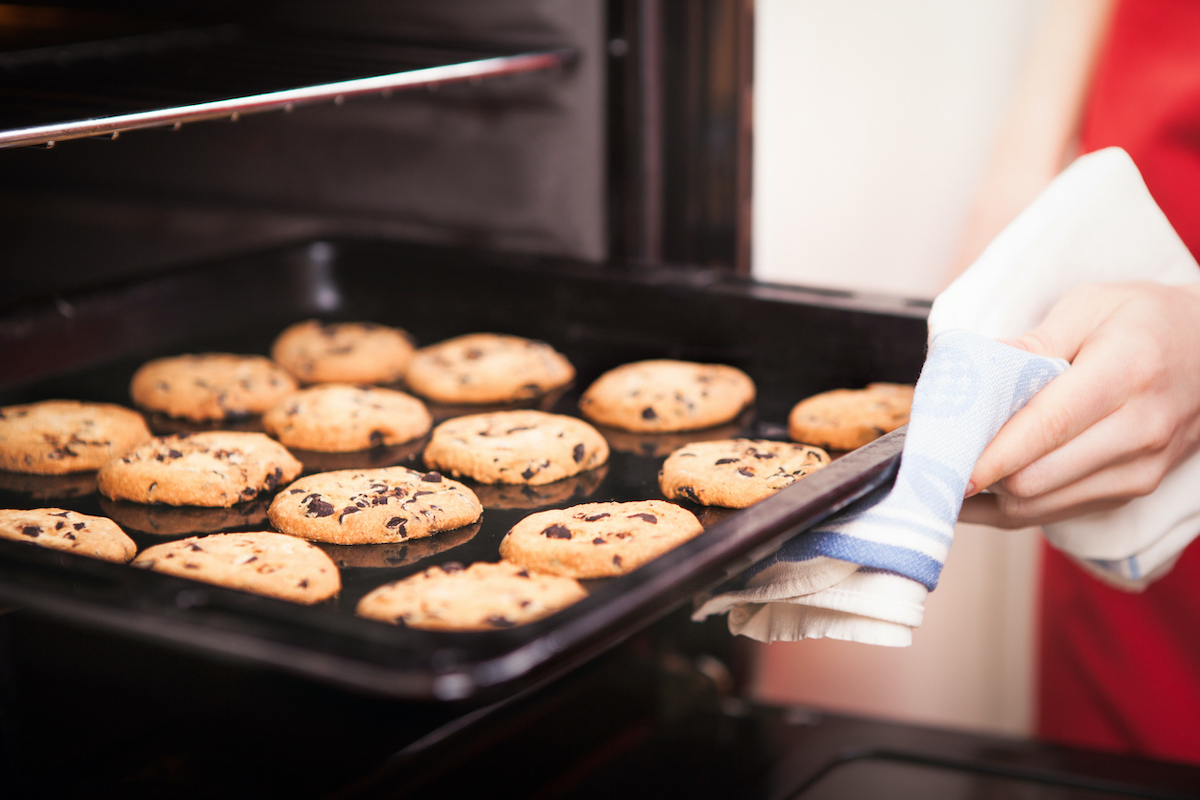 How To Clean A Cookie Sheet