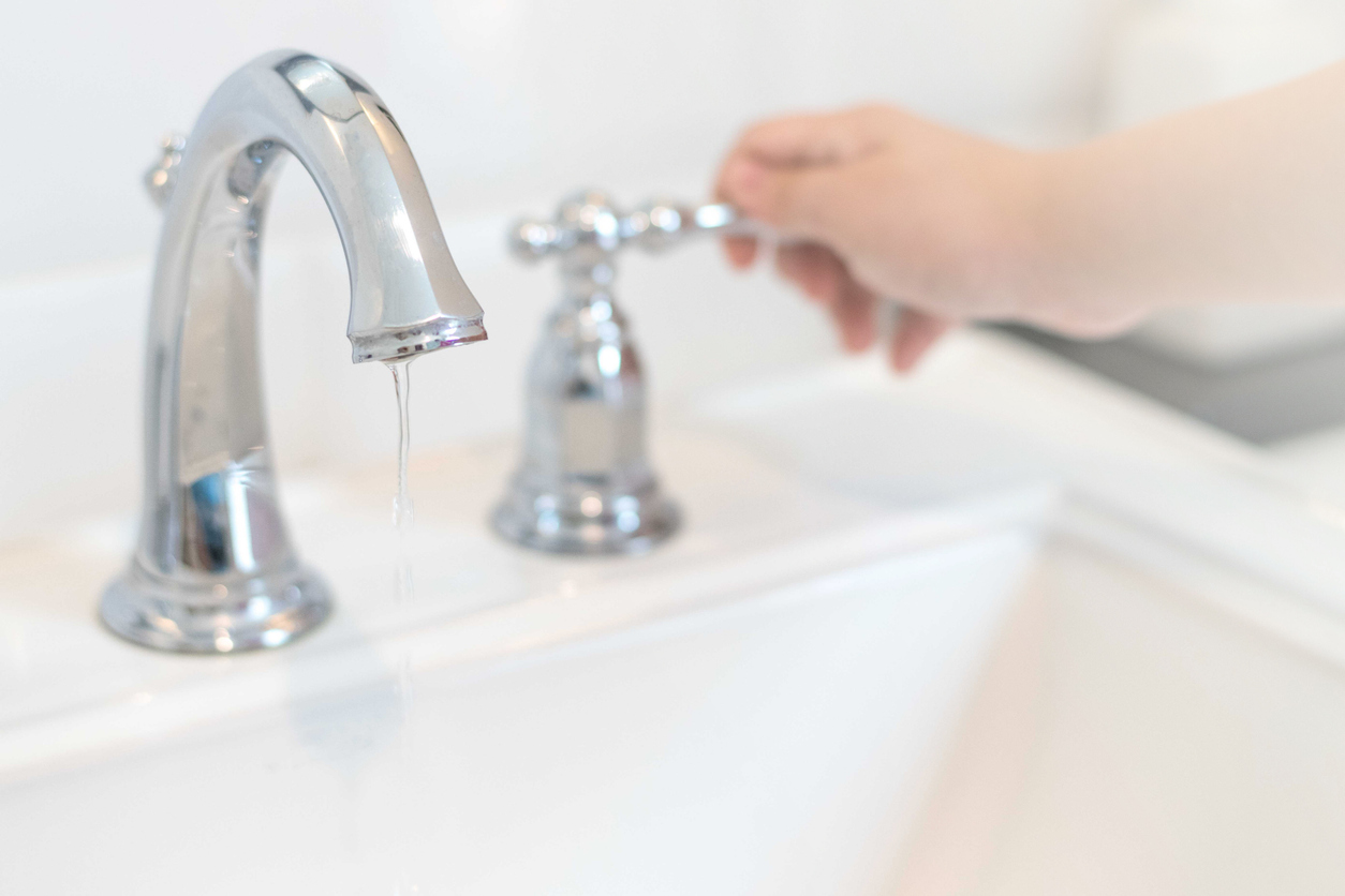 how to keep pipes from freezing turning water faucet on low