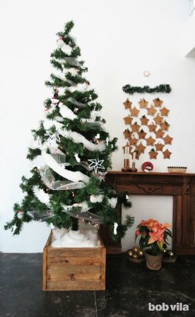 DIY Lite: The One Christmas Tree That’s Not a Pain to Store
