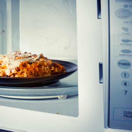 Video: Here's What NOT to Put in Your Microwave