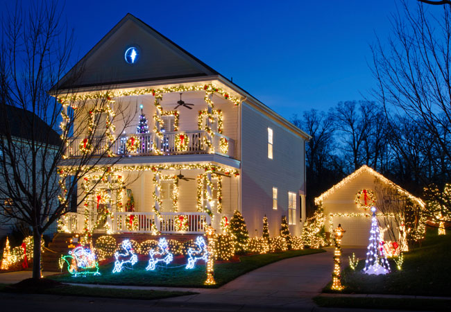 How to Hang Christmas Lights Outdoors