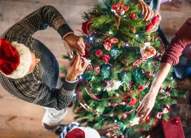 10 Ways to Decorate Your Xmas Tree for Under $10