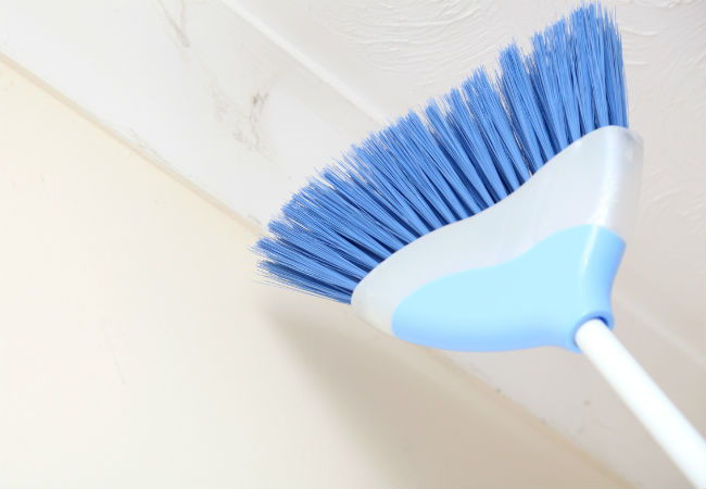 Never Combine Bleach and Vinegar When Cleaning—Here’s Why