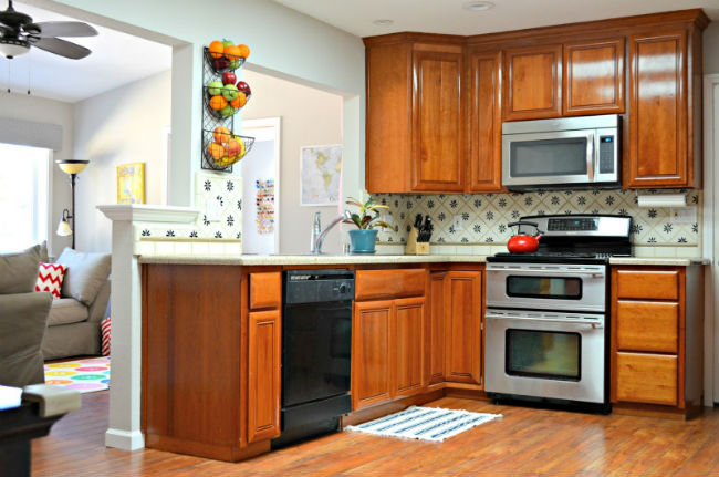 DIY a Removable Backsplash with Vinyl Detailing