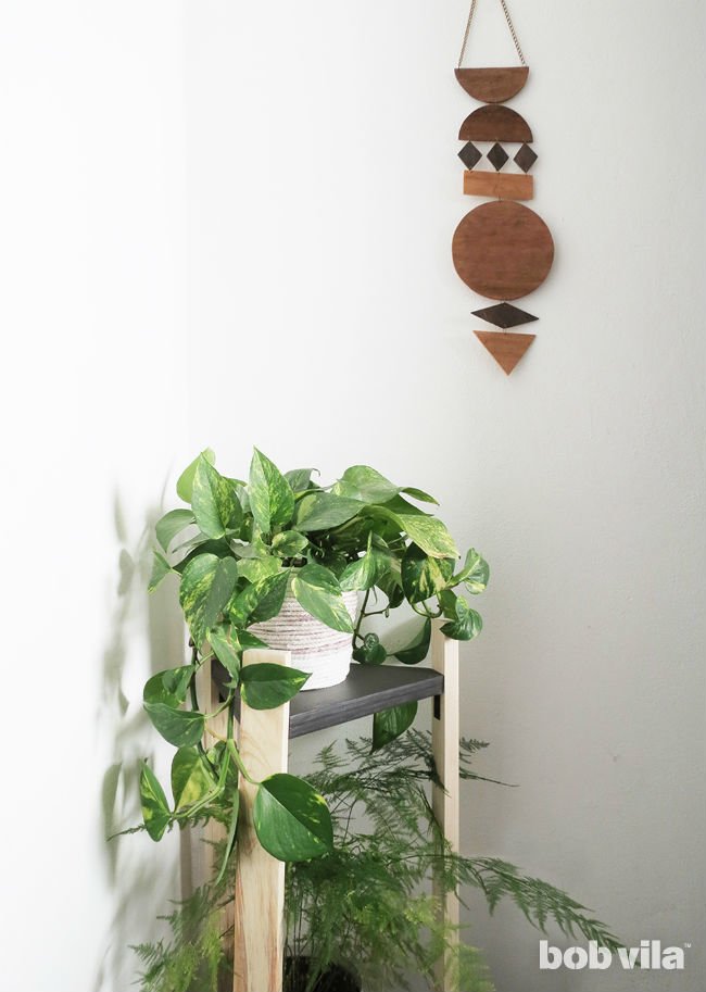Easy Plans for a DIY Plant Stand