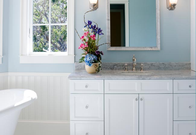 How to Paint Bathroom Cabinets