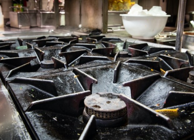 How to Clean Stove Drip Pans Using Products You Already Have in Your Kitchen