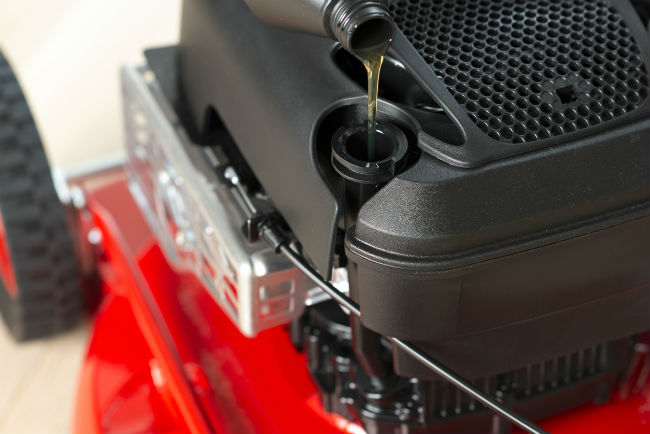 How To Choose the Best Lawn Mower Oil For Your Engine Type