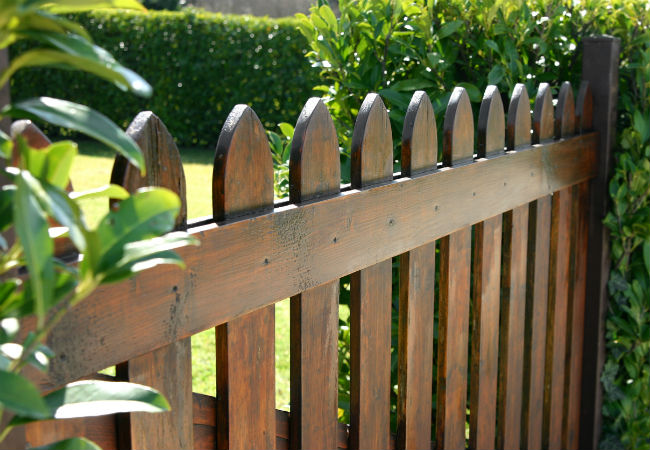 Wood vs Vinyl Fence: Which to Choose for Your Yard