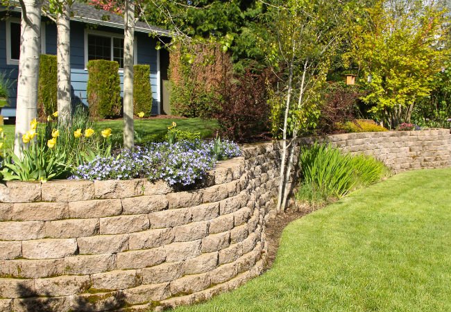 The Dos and Don'ts of Building a Retaining Wall