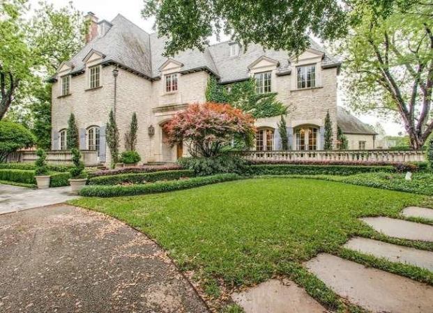 14 Mansions You Can Rent Right Now—for Less Than You Think!