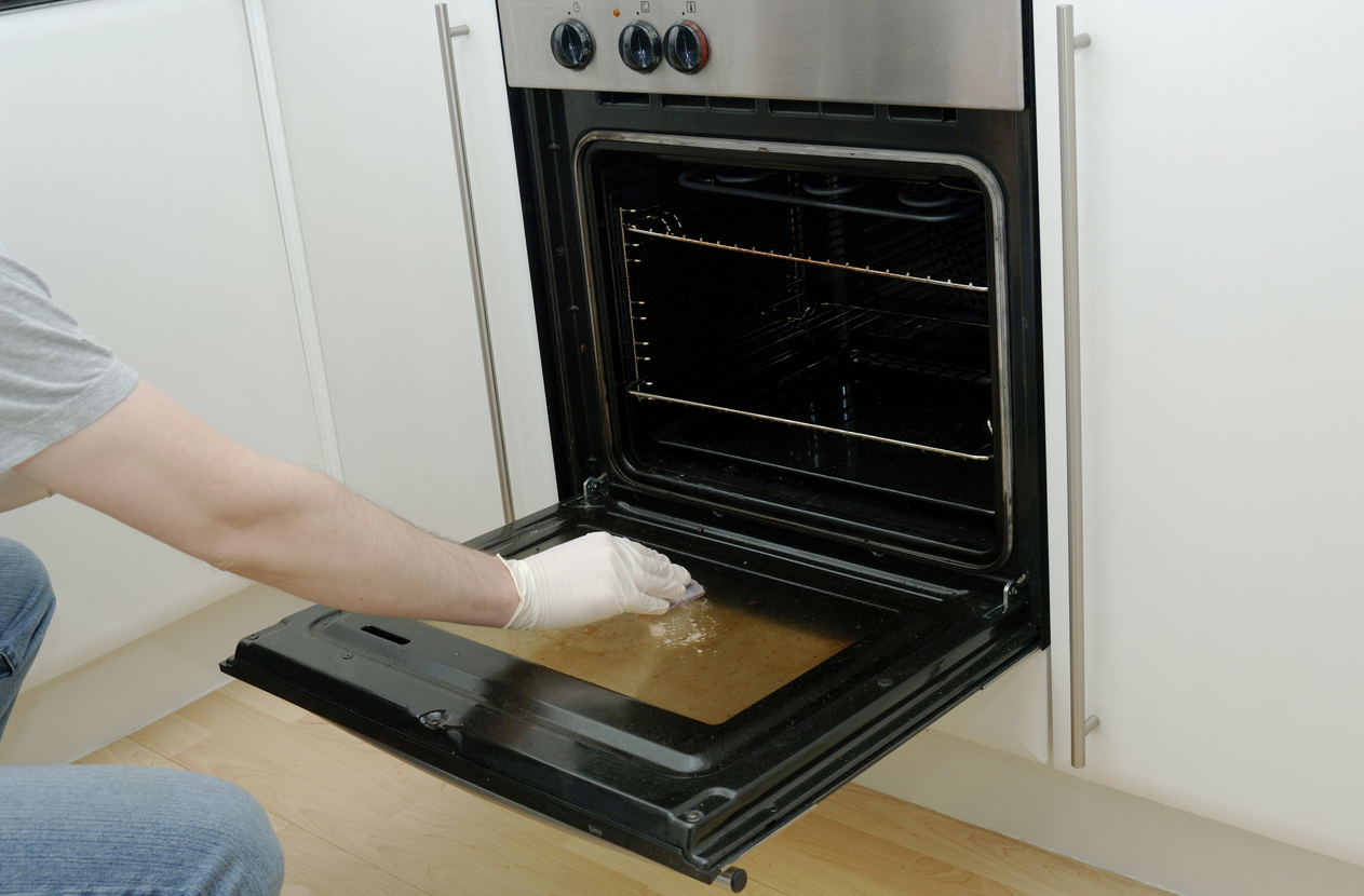 iStock-182147990 Cleaning tips for Electric Ovens cleaning oven door glass.jpg