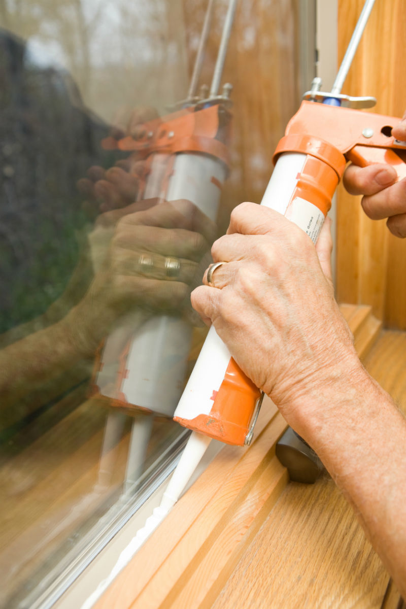 The Best Tips and Tools for Caulking Windows