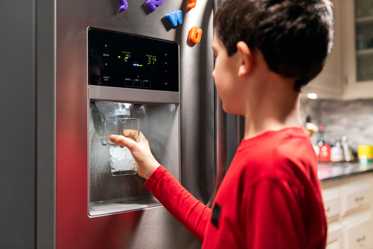 how long do refrigerators last