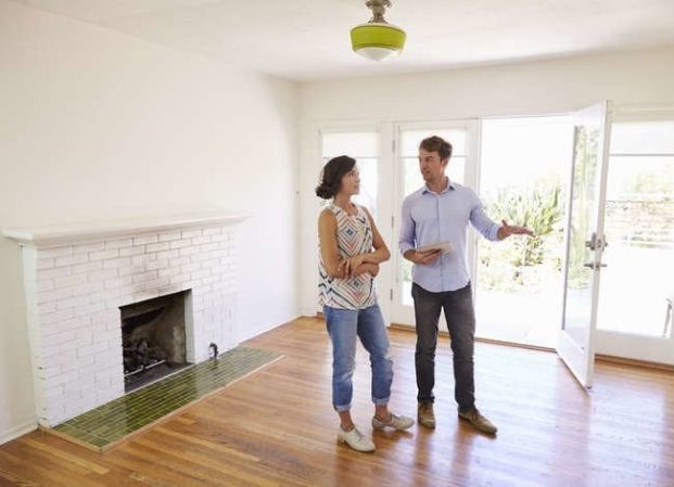 10 Questions to Always Ask at an Open House