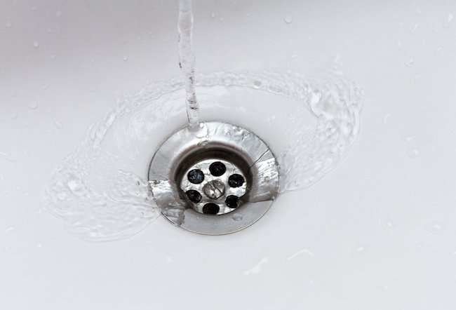 10 Ways Your Home Is Telling You to Call a Plumber
