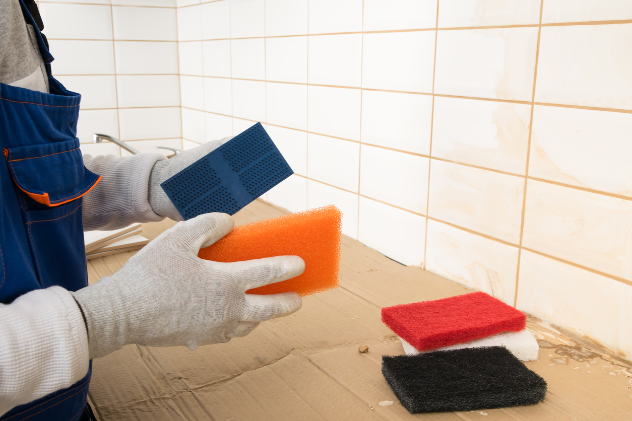 master assembles a special tool for grouting, consisting of a holder and a foam sponge