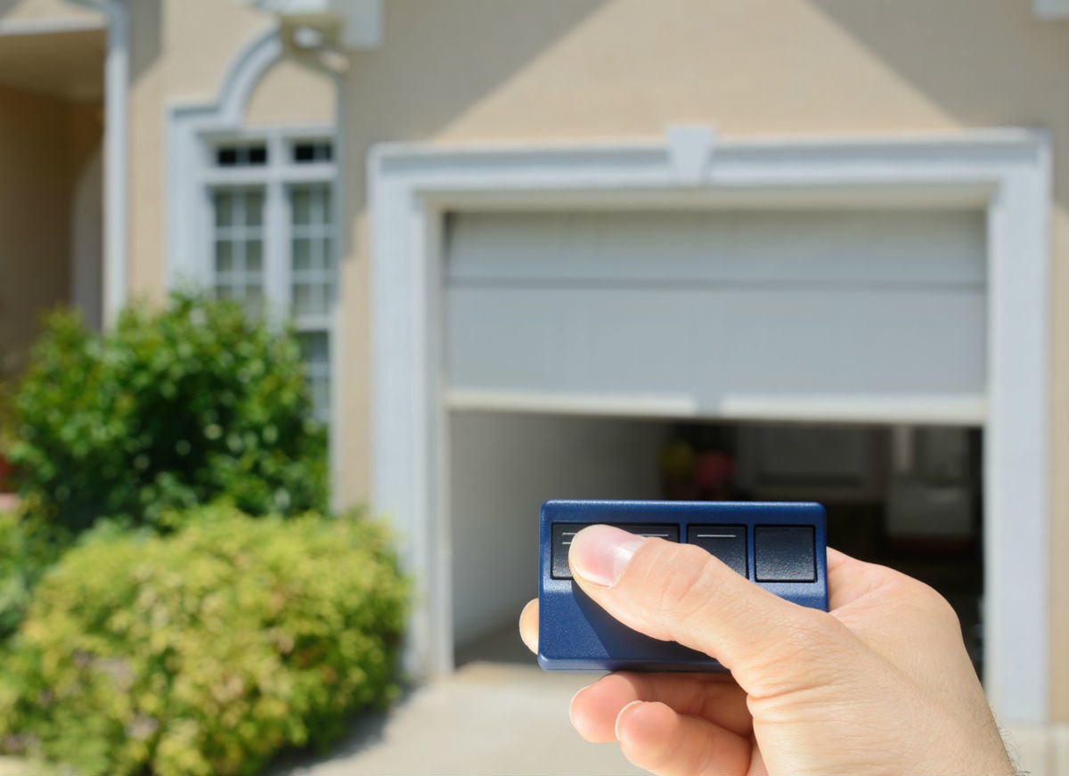 Garage Door Troubleshooting Tips for the Remote Control
