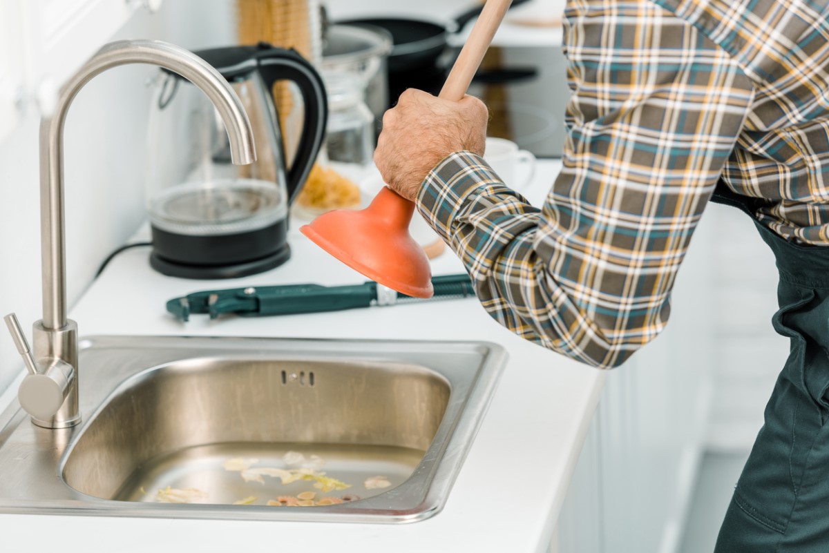 Clogged Kitchen Sink? How to Plunge the Drain Correctly