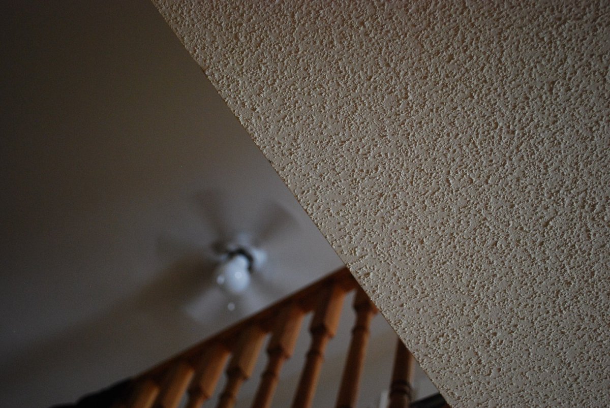 Popcorn ceiling in a house