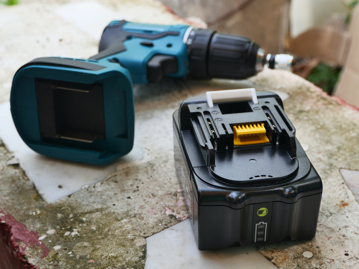 cordless drill driver with battery
