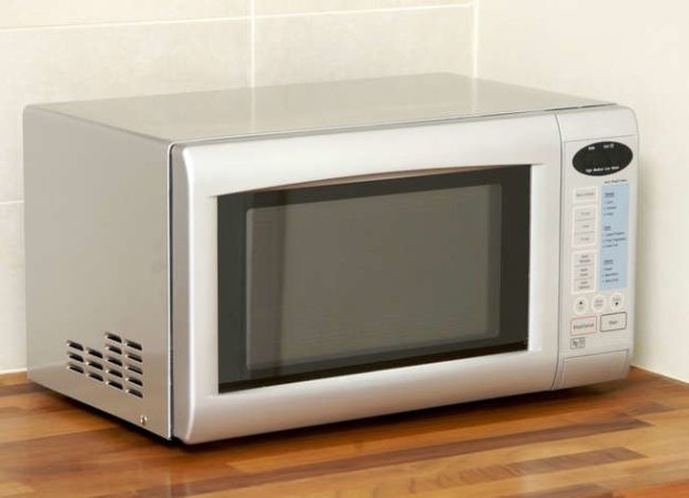 15 Things Never to Put in the Microwave