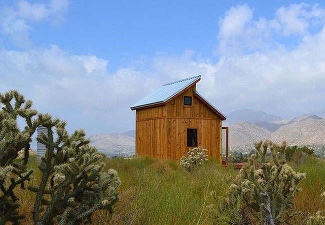 15 Off-the-Grid Homes for Sale Right Now