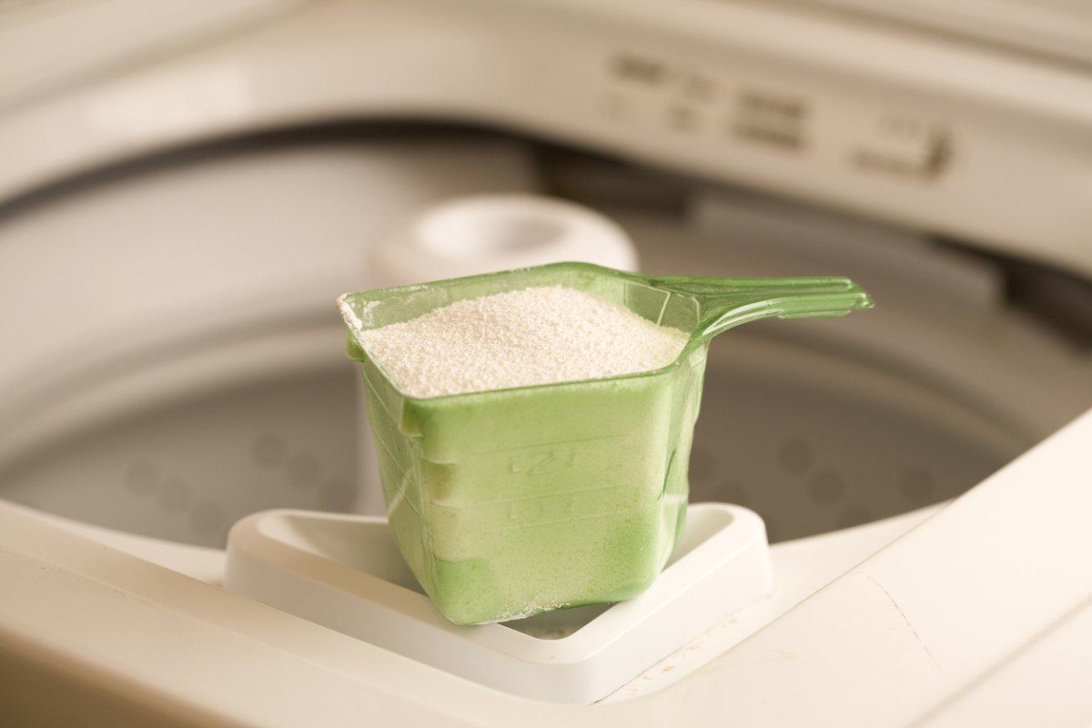 Using Liquid vs. Powder Detergent in the Laundry