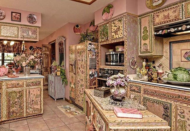 11 Incredible Mansions That No One Wants to Buy