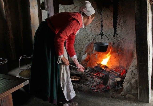 What It Was Like Inside the Homes of the Pilgrims